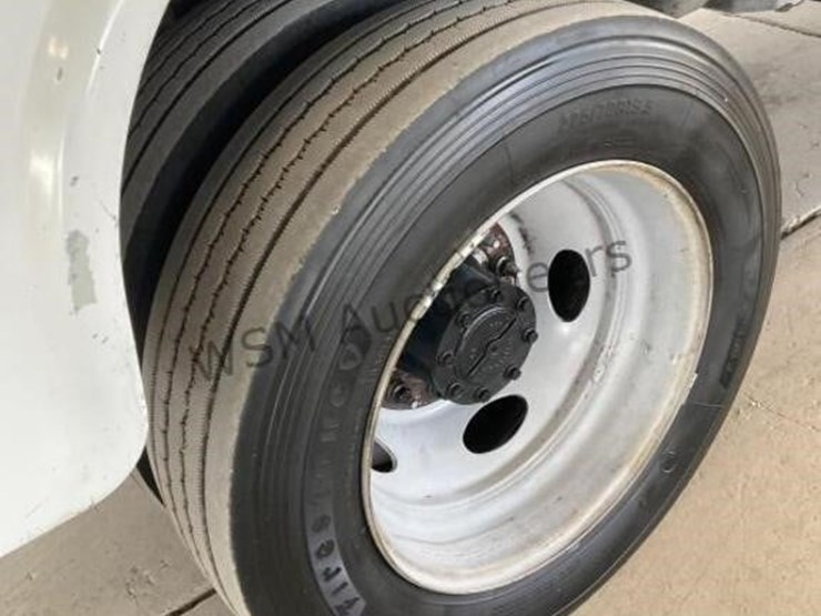 2017-ford-f550-image-8