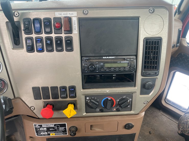 #1145-•-2009-mack-gu713-semi-tractor-(has-wi-title)-(mosinee,-wi)-image-100