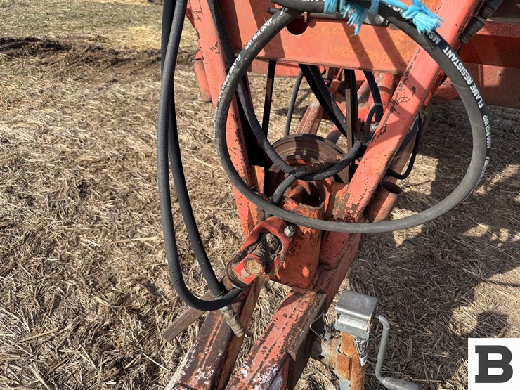 hesston-38-bale-feeder---davenport,-wa-image-7