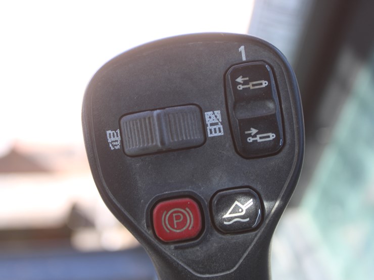 2021-new-holland-c327-image-30