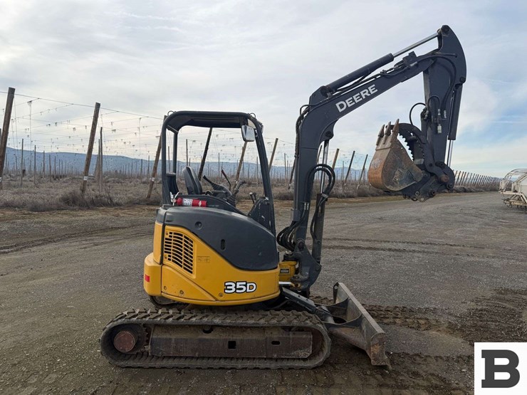 2012-deere-35d-image-6