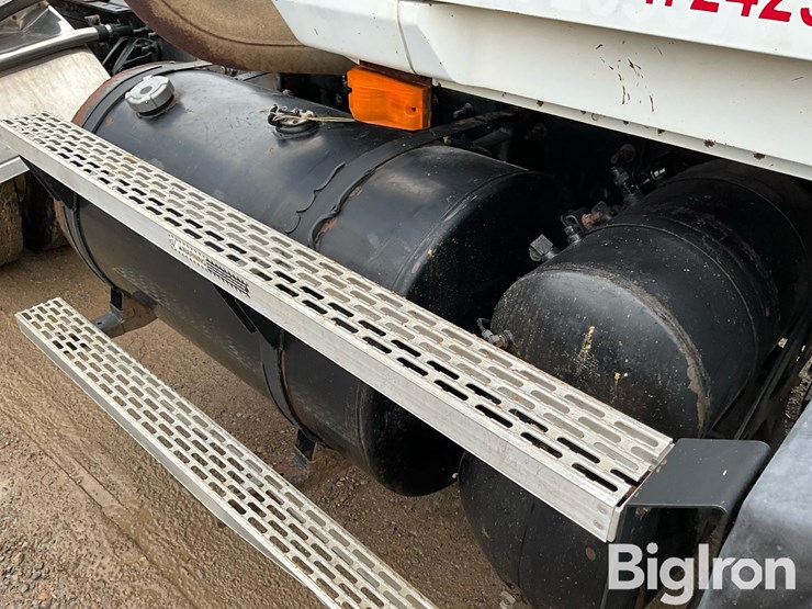 2003-mack-ch612-image-13