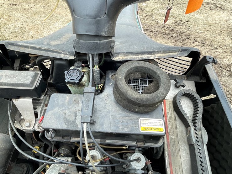 #3444-•-1998-polaris-indy-trail-snowmobile-for-parts-(no-registration-card)-image-18