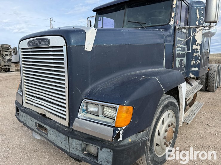 1993-freightliner-fld120-image-16