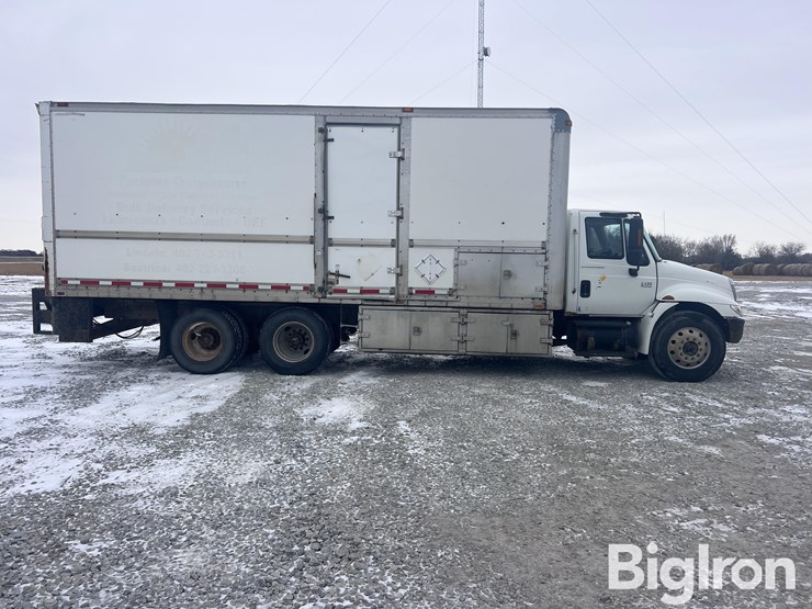 2004-international-durastar-4400-image-4