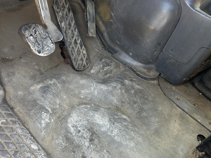 2003-sterling-lt9500-image-15