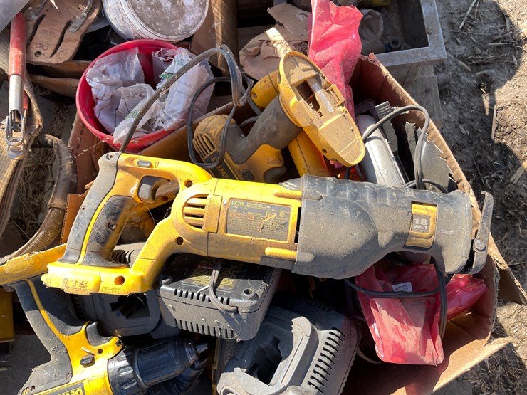 #7411-•-dewalt-battery-powered-tools-(bloomer,-wi)-image-16