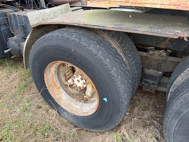 #41247-•-inop-1978-international-f-2275-daycab-truck-image-7