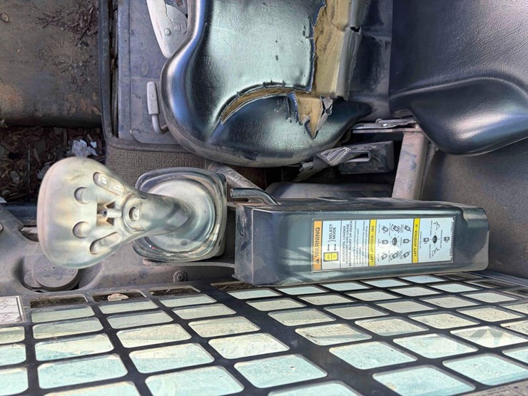 2011-bobcat-s770-image-12