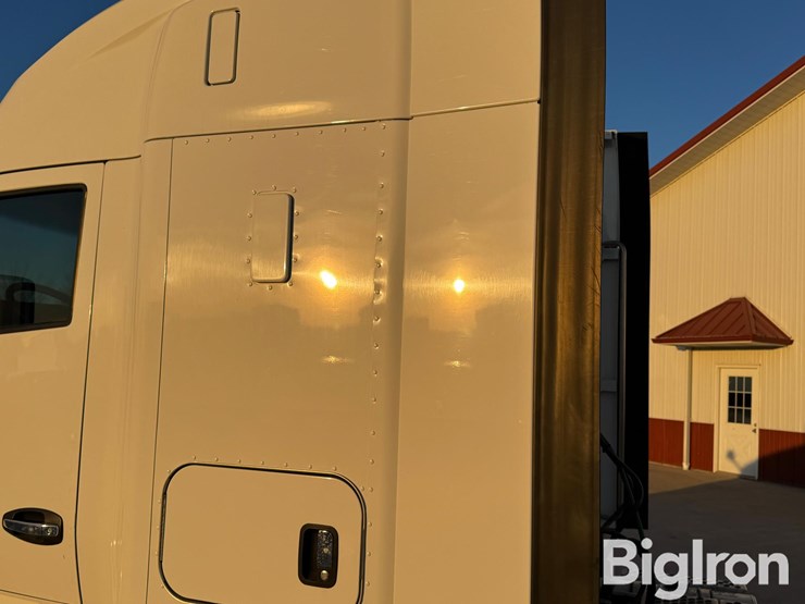 2021-kenworth-t680-image-17
