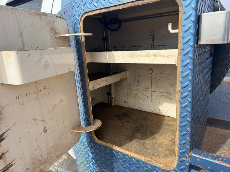 2006-ford-f550-image-26