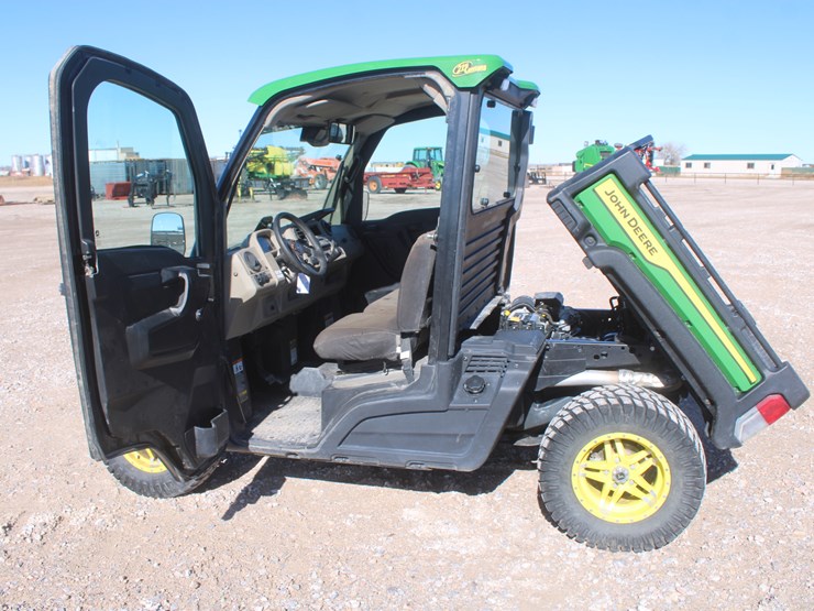 2023-john-deere-gator-image-12