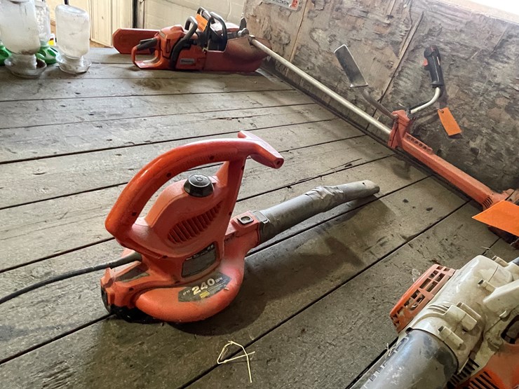 #7203-•-(2)-leaf-blowers-image-17