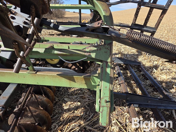 john-deere-230-image-15