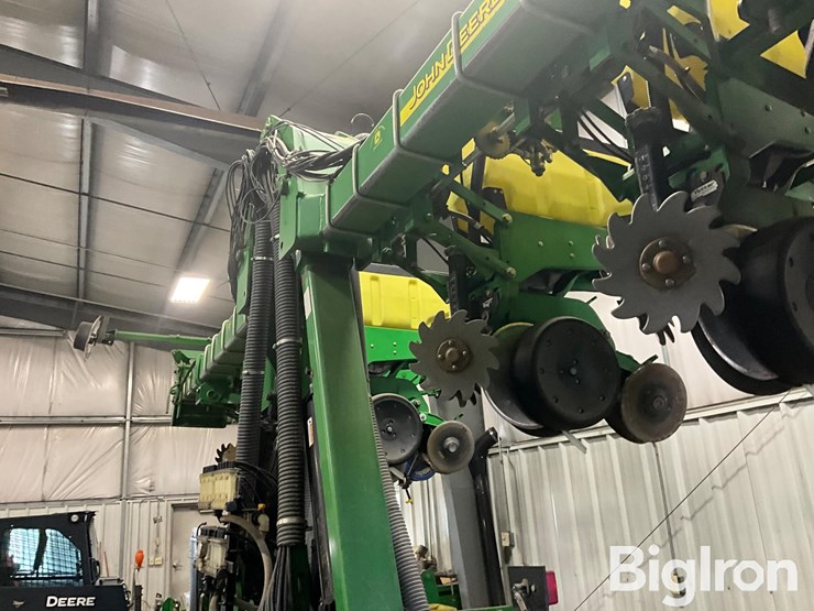 john-deere-1720-image-10