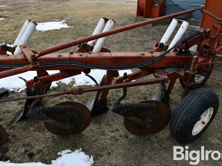 international-720-image-14