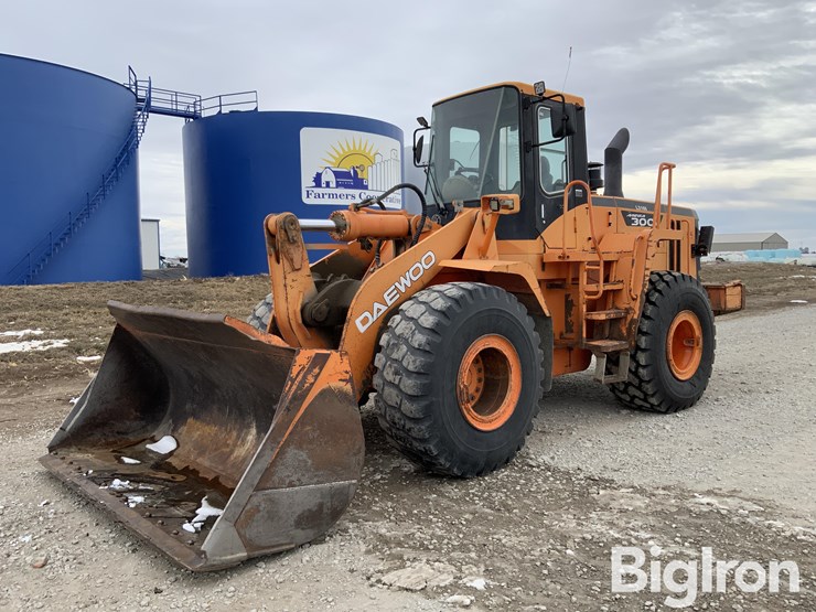 2005-daewoo-mega-300-v-image-1