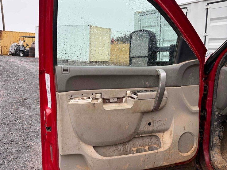 2012-chevrolet-2500-image-13