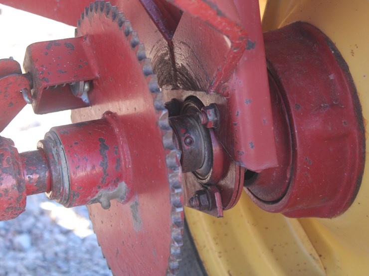 new-holland-166-image-23