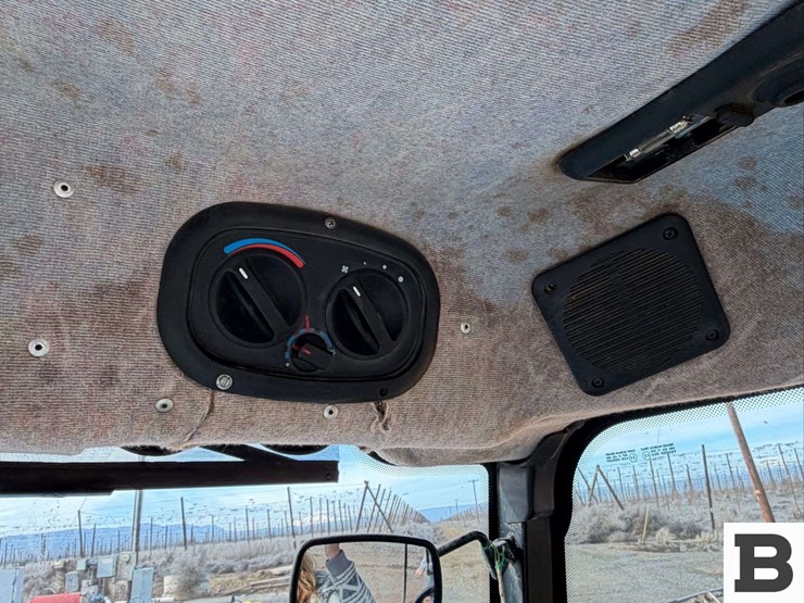 2008-new-holland-tn85fa-image-36