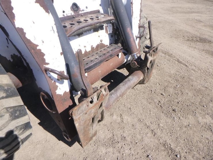 2005-bobcat-s300-image-10