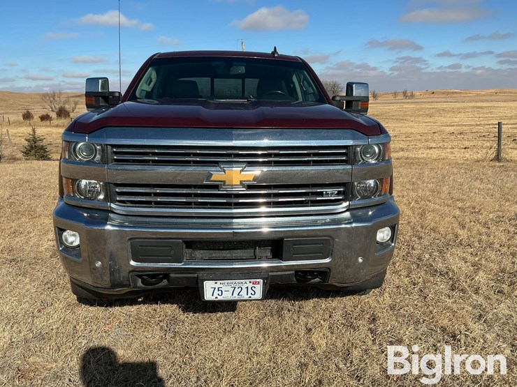 2016-chevrolet-silverado-2500-image-2