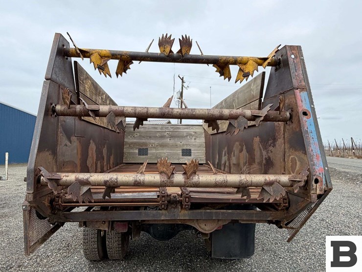 1992-ford-f700-image-16