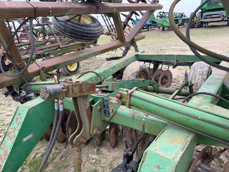 john-deere-25-image-43