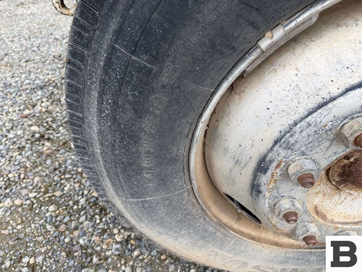 1992-ford-f700-image-11