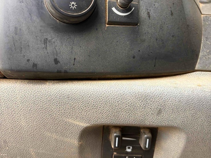 2012-chevrolet-2500-image-18