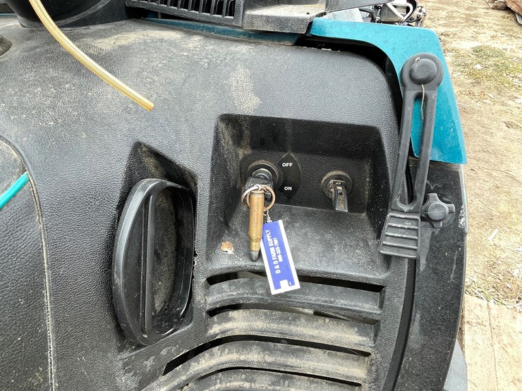 #3444-•-1998-polaris-indy-trail-snowmobile-for-parts-(no-registration-card)-image-33