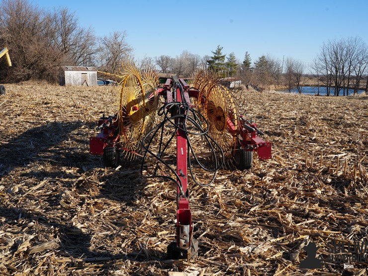 tonutti-12-wheel-hay-rake-image-2