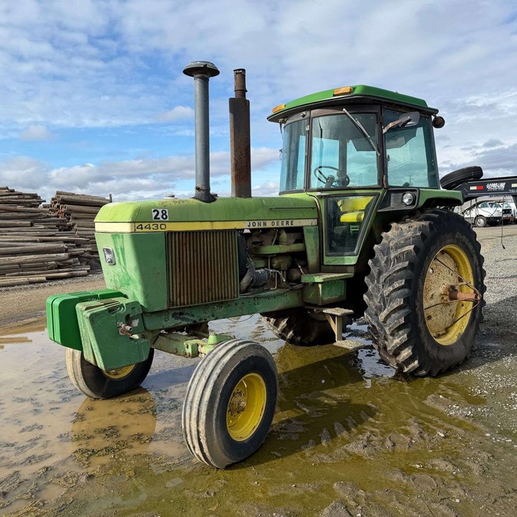 1975 JOHN DEERE 4430