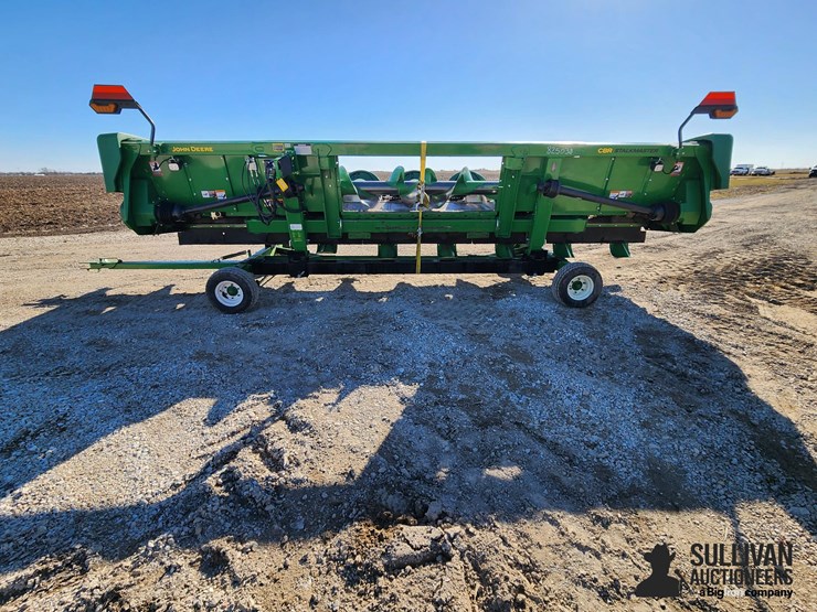 2022-john-deere-c8r-image-6