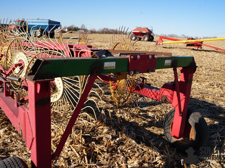 tonutti-12-wheel-hay-rake-image-18