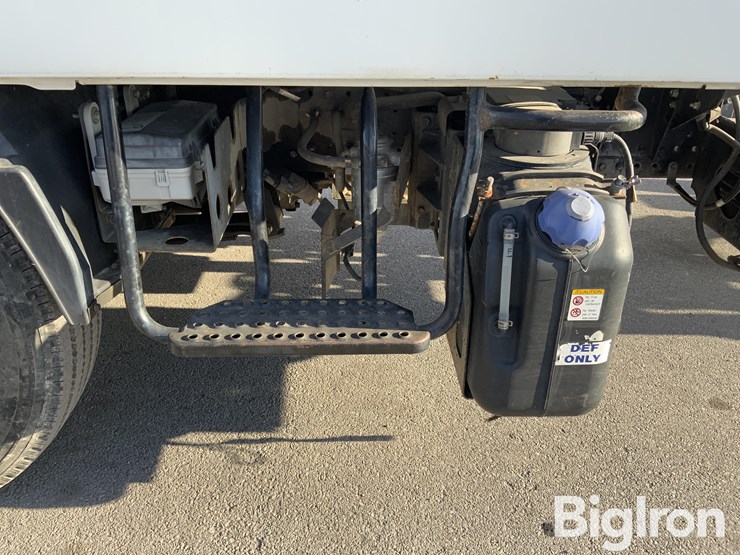 2015-isuzu-nqr-image-16