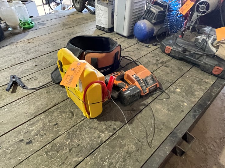 #7213-•-rigid-18v-drill-and-roadmaster-charging-pack-image-3