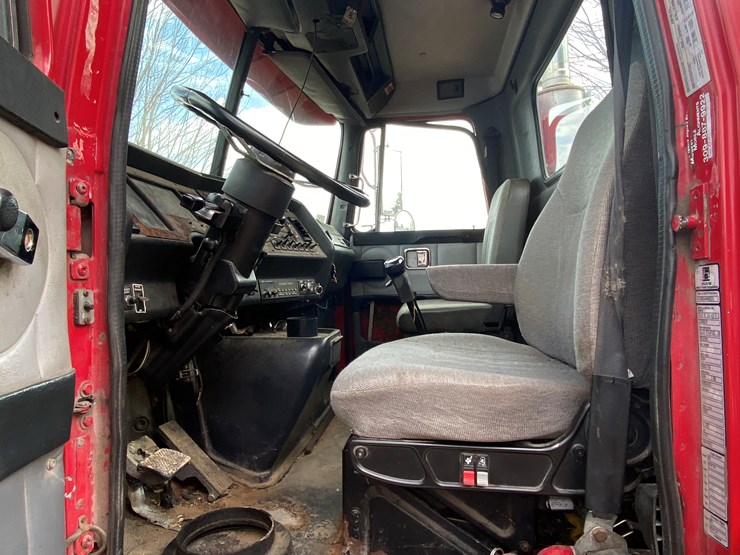 #1152-•-1994-white-gmc-tandem-axle-semi-(has-wi-title)-(non-runner)-(shawano,-wi)-image-28