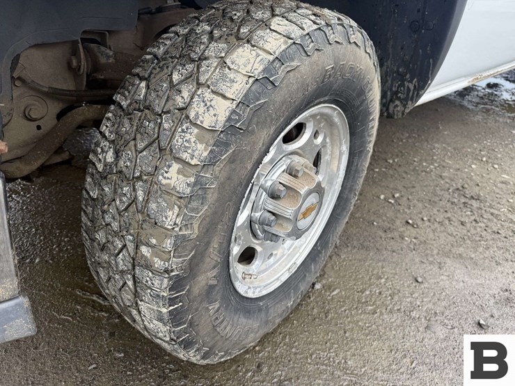 2002-chevrolet-silverado-2500-image-10