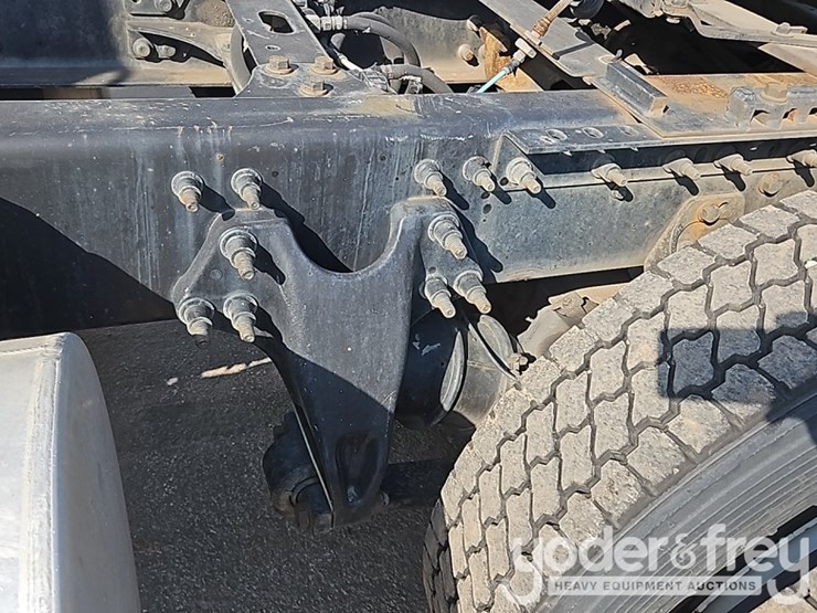 2017-international-8600-image-20