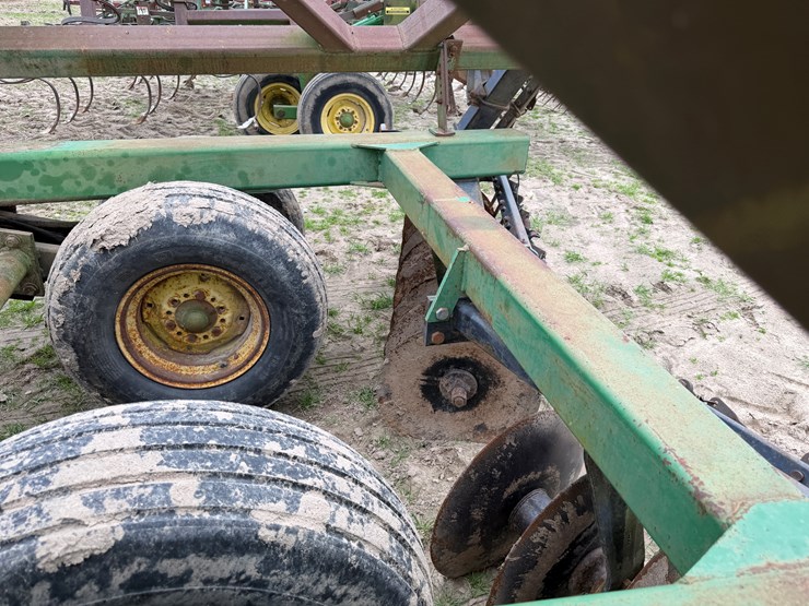 john-deere-25-image-31