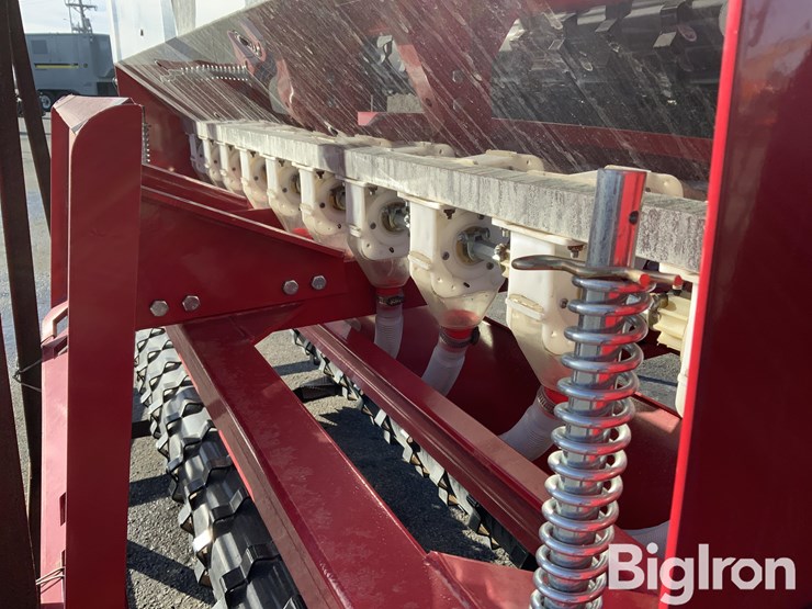 2025-massey-ferguson-730-image-15