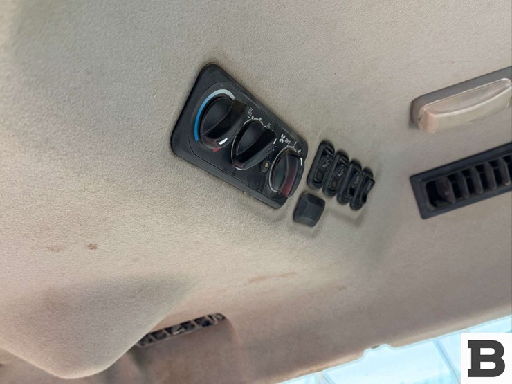 2014-kubota-m8540hd-image-30