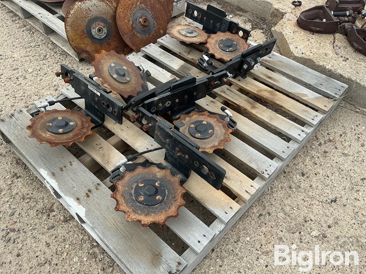 yetter-2x2-fertilizer-applicators-image-7