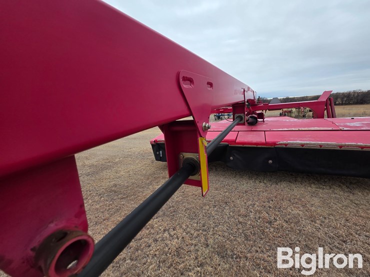 2012-hesston-1375-image-13