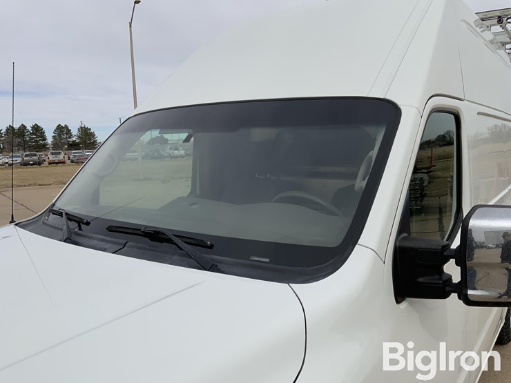 2017-nissan-nv2500-image-11