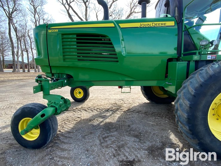 2015-john-deere-w235-image-11