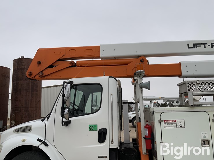 2006-freightliner-m2-106-image-12