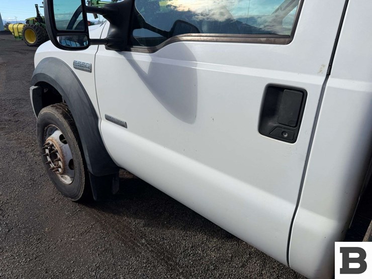 2006-ford-f550-image-21