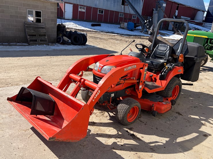 #3203-•-kubota-utility-tractor-image-4